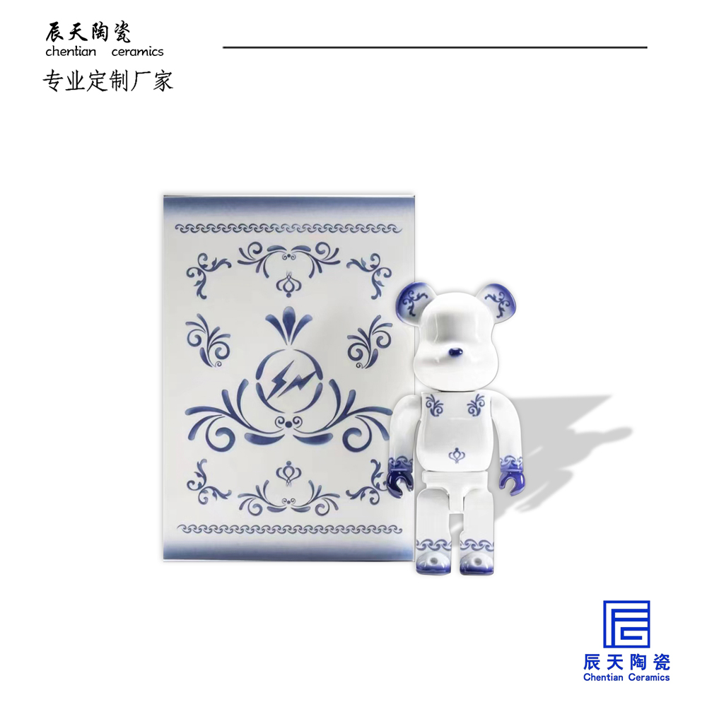<b>1:1大号陶瓷积木熊 暴力熊定制案例</b>